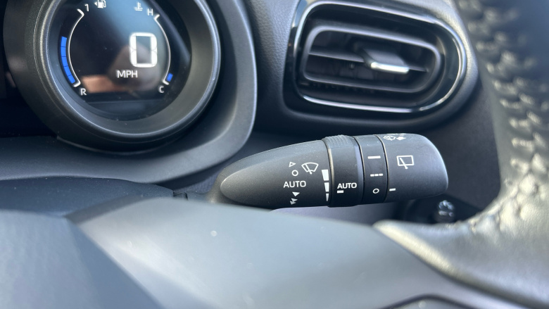 Toyota Yaris 1.5 Hybrid Design 5dr CVT Hybrid Hatchback